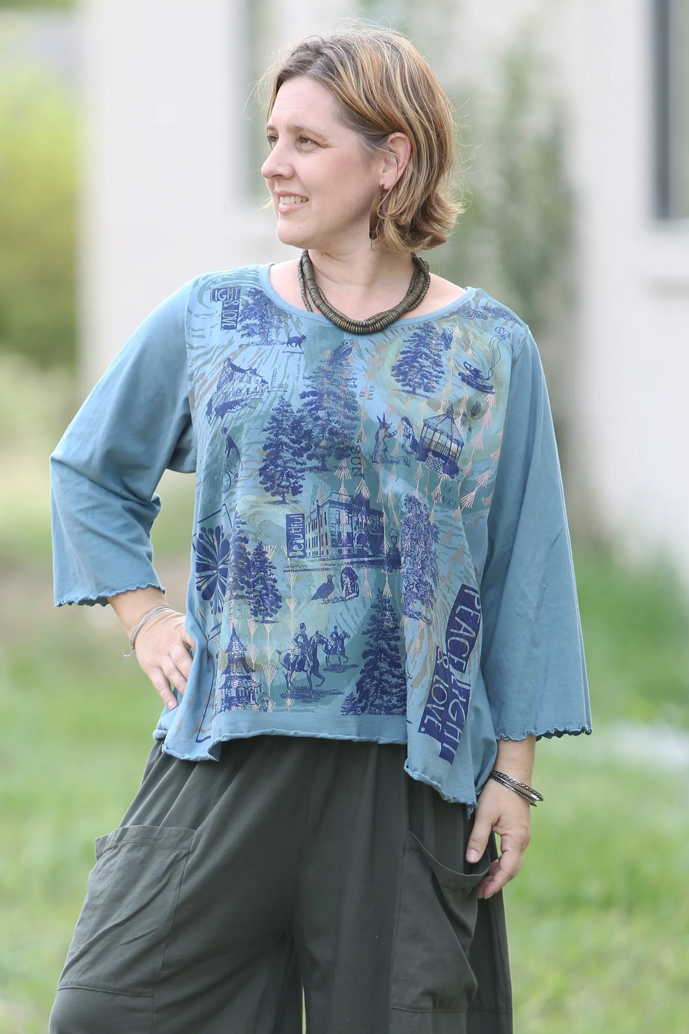 1145 S/S Shorter Length Cafe Tee Kingfisher Storybook Forest Print-P