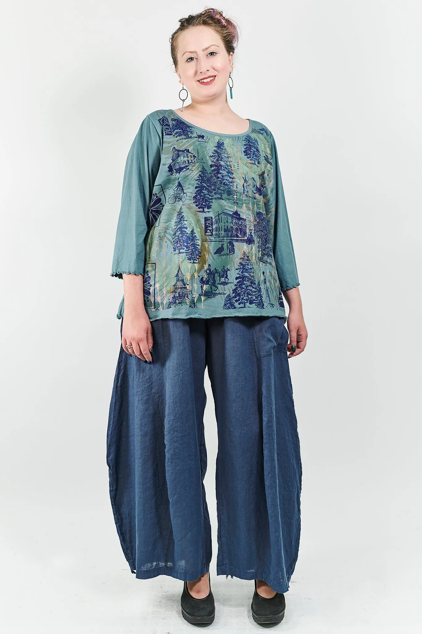 1145 S/S Shorter Length Cafe Tee Kingfisher Storybook Forest Print-P