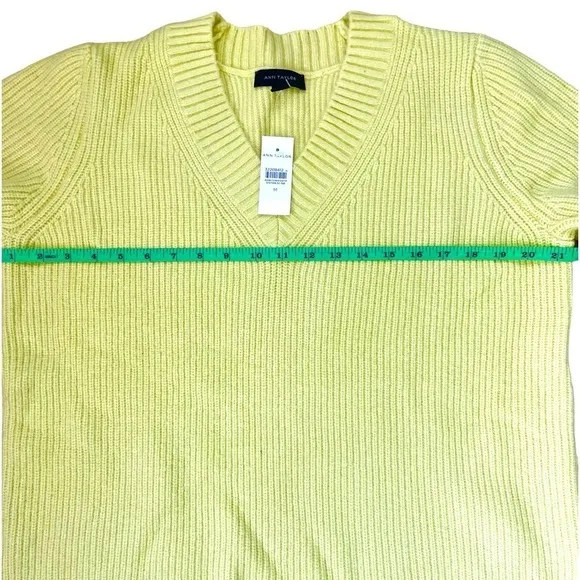 Ann Taylor Ribbed V-Neck Sweater Size Medium NWT