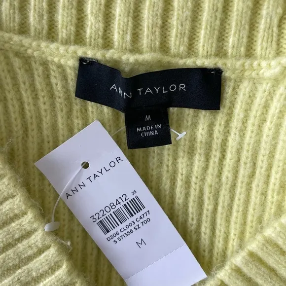 Ann Taylor Ribbed V-Neck Sweater Size Medium NWT