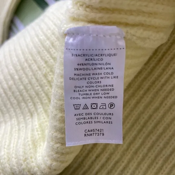 Ann Taylor Ribbed V-Neck Sweater Size Medium NWT
