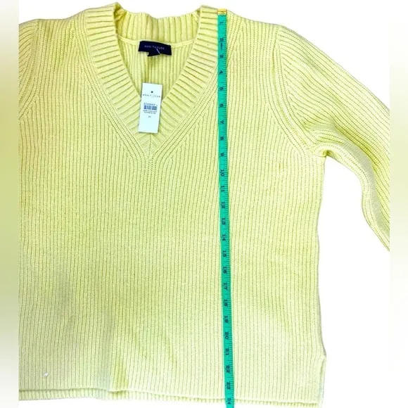 Ann Taylor Ribbed V-Neck Sweater Size Medium NWT