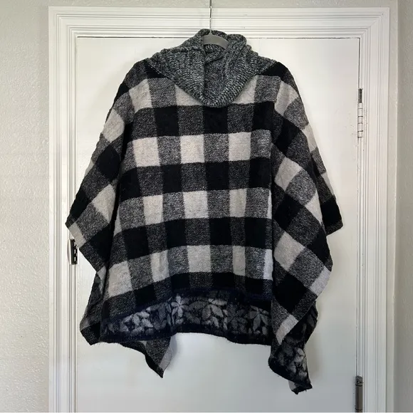Anthropologie Wintertide Reversible Floral Buffalo Check Wool Poncho OS