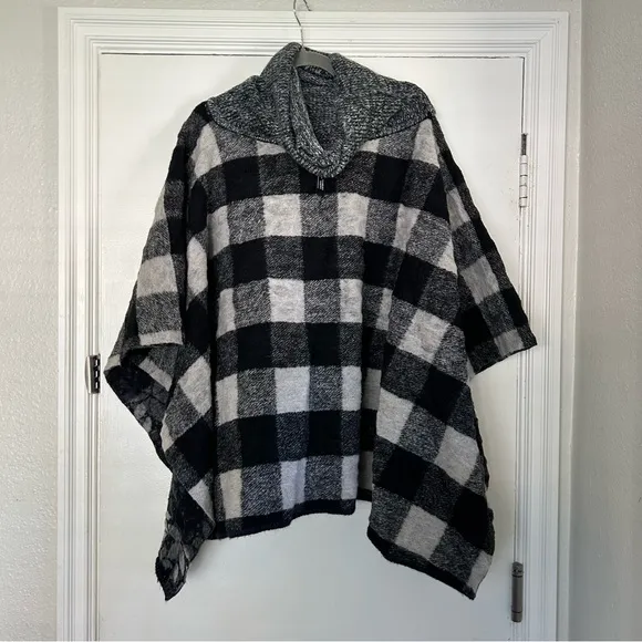 Anthropologie Wintertide Reversible Floral Buffalo Check Wool Poncho OS