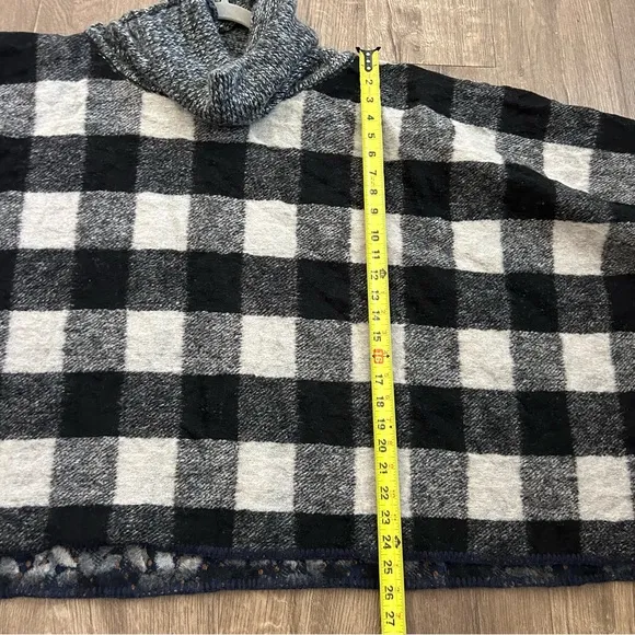 Anthropologie Wintertide Reversible Floral Buffalo Check Wool Poncho OS