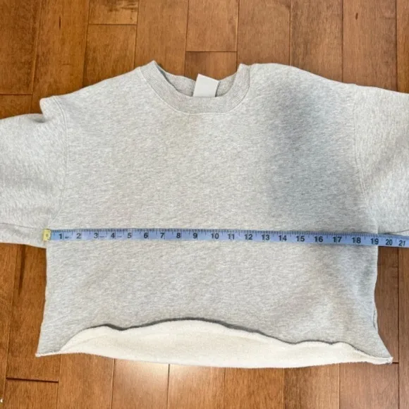 Aritzia Tna Cozy Fleece Perfect Cropped Sweatshirt