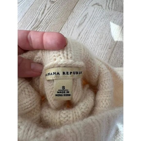 Banana Republic cableknit angora and lambs wool turtleneck - S