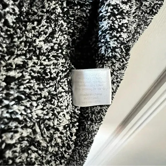 BAREFOOT DREAMS Cozy Chic Adult Robe Size 1 Heathered Black White Speckled