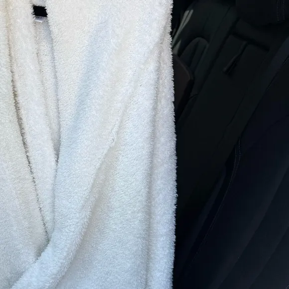 Barefoot dreams Cozy White Bathrobe