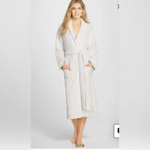 Barefoot dreams Cozy White Bathrobe