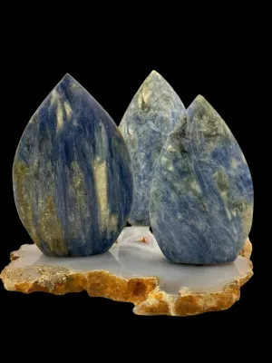 Blue Kyanite Flame, Blue Kyanite Crystal, Blue Kyanite Stone, Stone of Serenity, Lucid Dreaming Stone