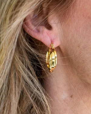 CHEYENNE 18K GOLD PLATED TWISTED HOOP EARRING.