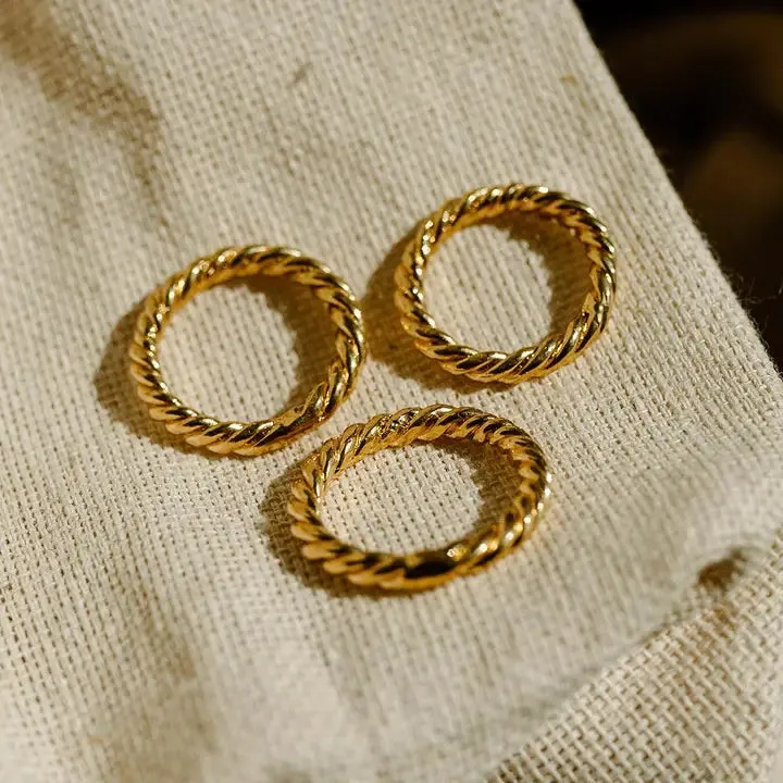 Dea Dia - Twisted Rope Ring Band (Brass)
