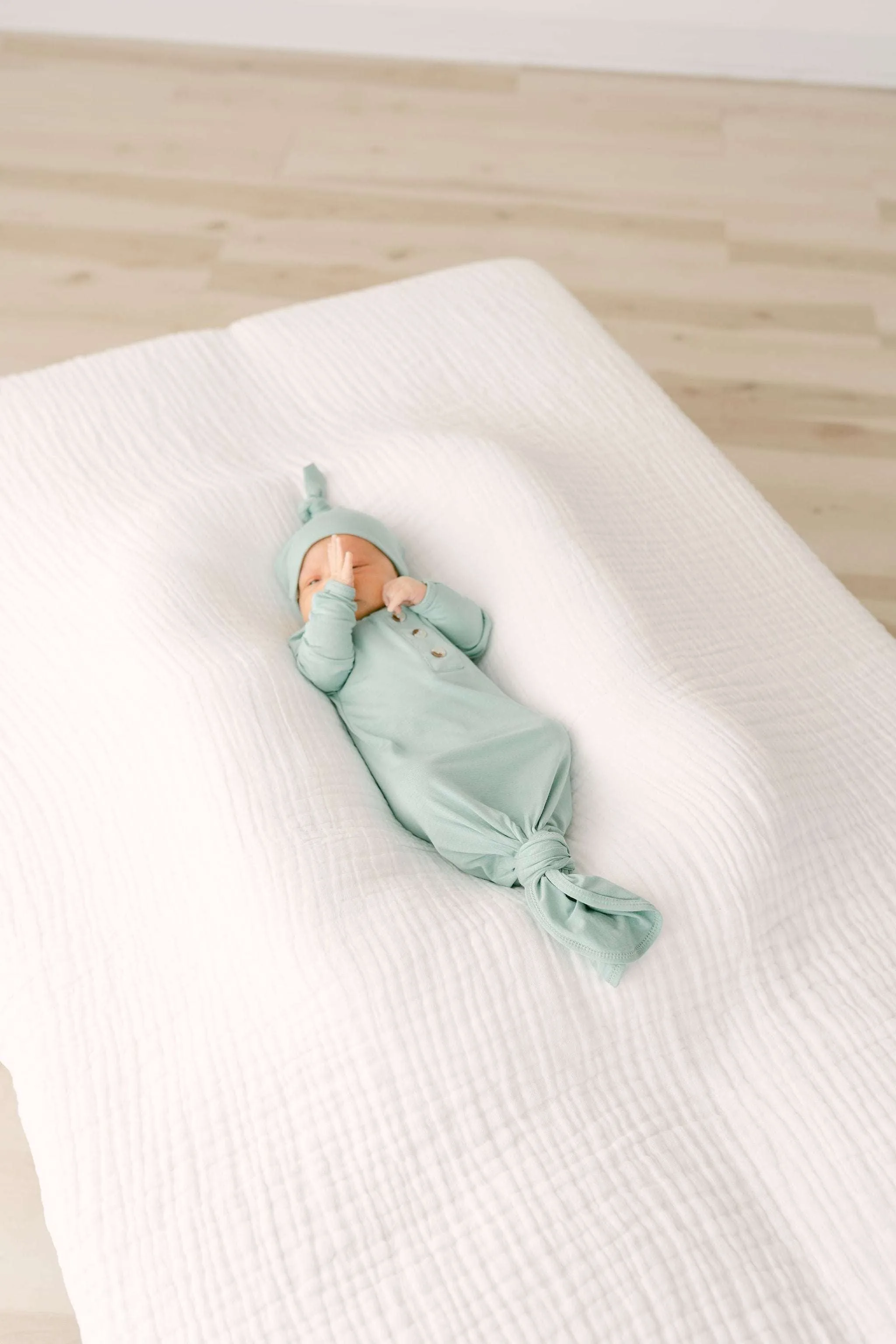 Emerson Knotted Baby Gown & Hat Set |  Mint