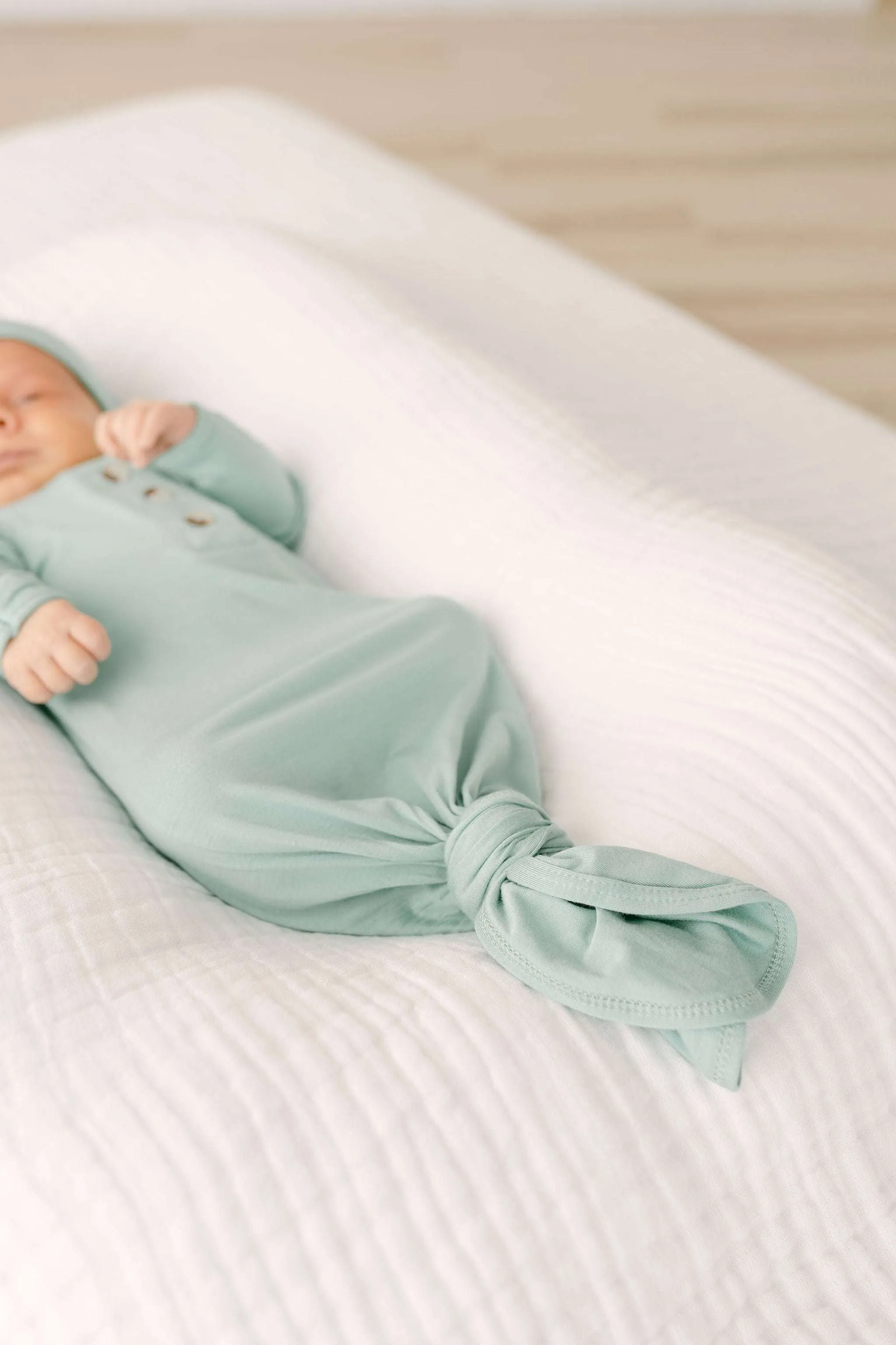 Emerson Knotted Baby Gown & Hat Set |  Mint