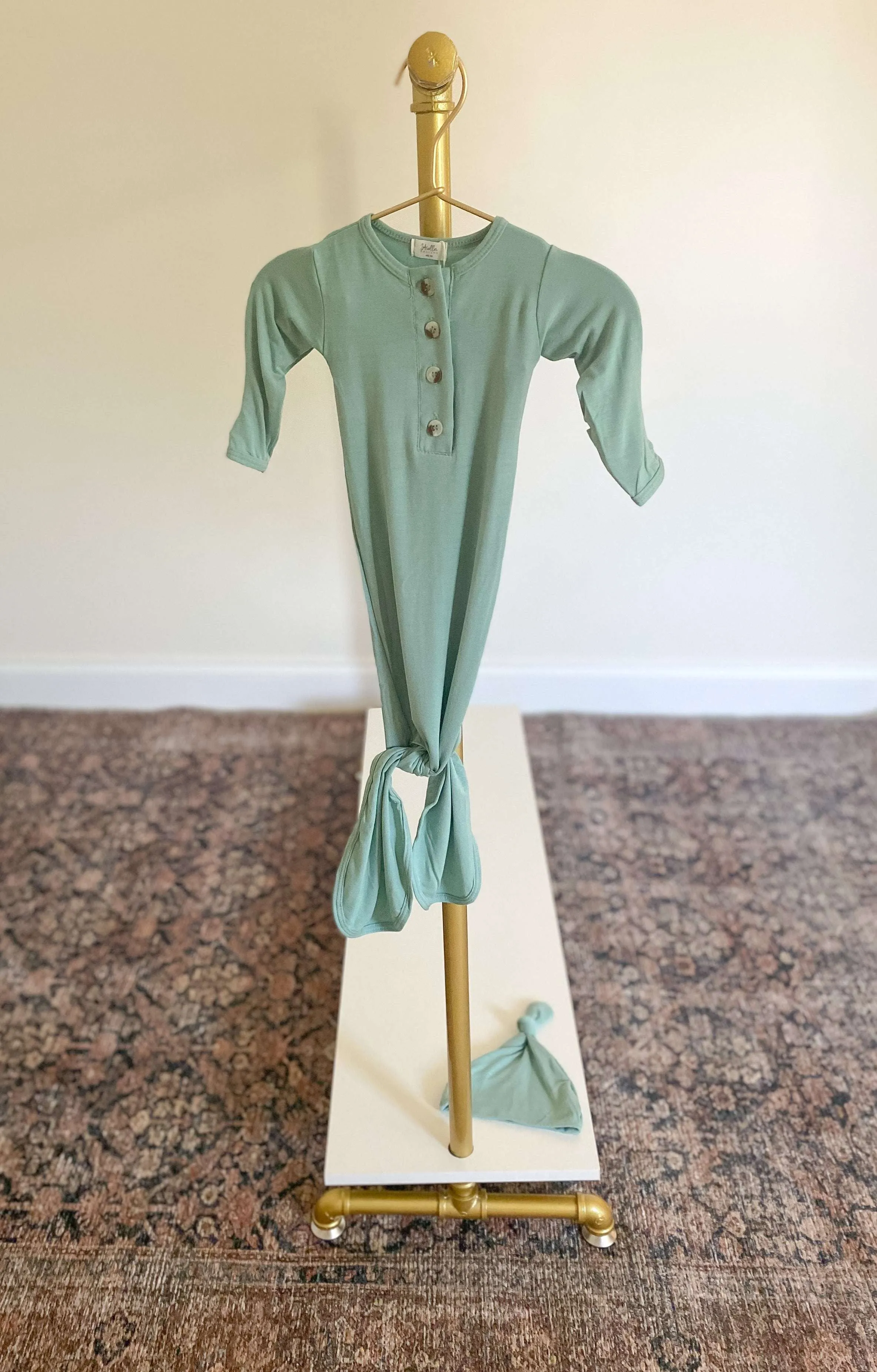 Emerson Knotted Baby Gown & Hat Set |  Mint