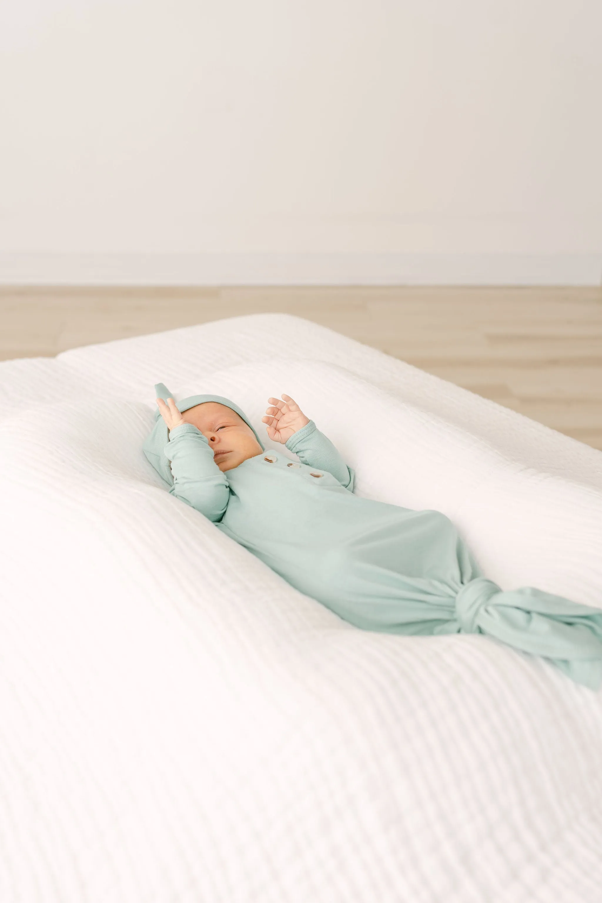 Emerson Knotted Baby Gown & Hat Set |  Mint