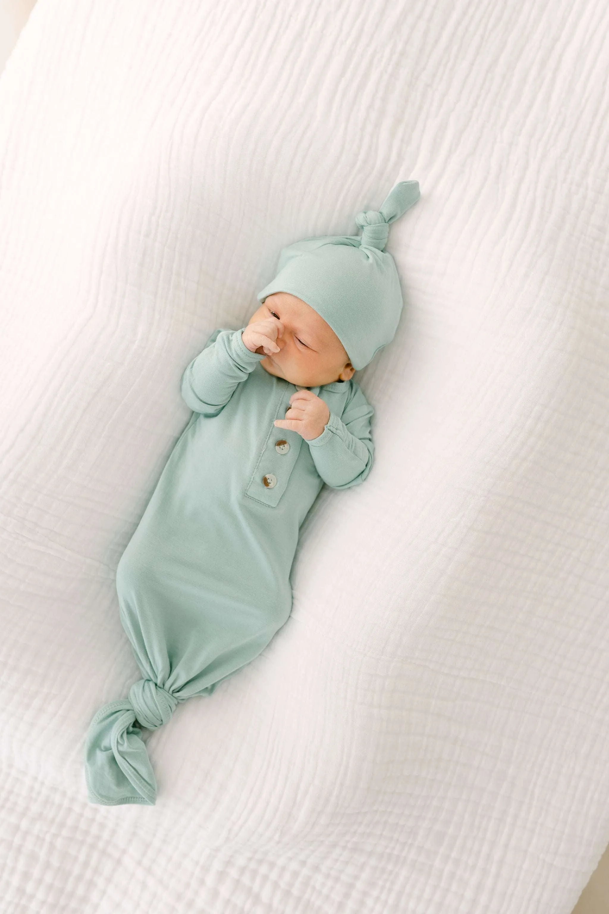 Emerson Knotted Baby Gown & Hat Set |  Mint