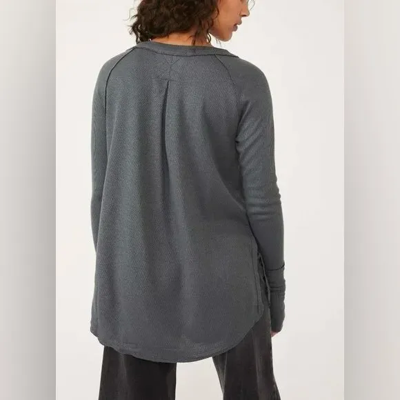Free People Women’s Snowy Oversized Thermal Slouchy Top in Charcoal Grey L