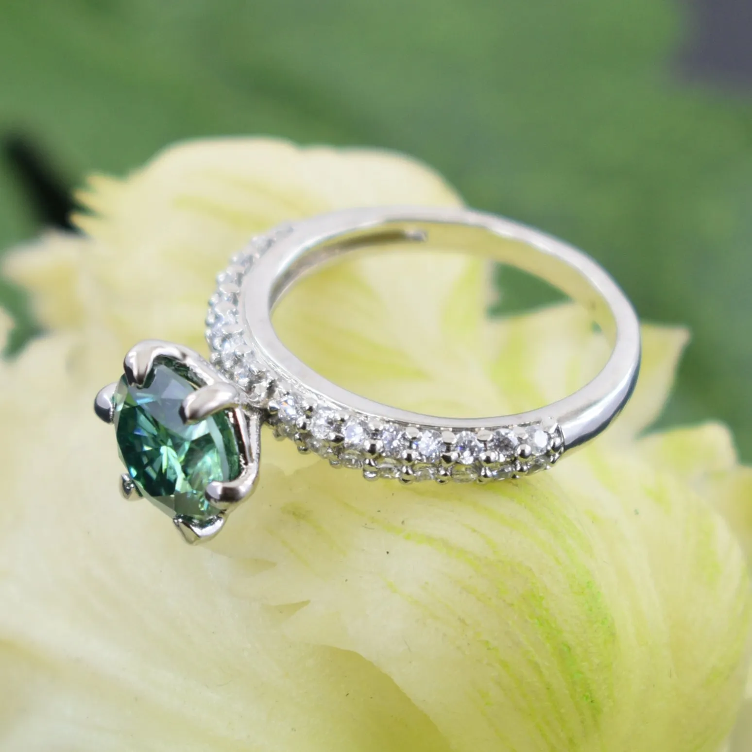 Gorgeous Blue Diamond Women's Ring with Accents in 925 Silver! Beautiful Shine & Great Style! Ideal For Anniversary Gift! Certified 2 Ct