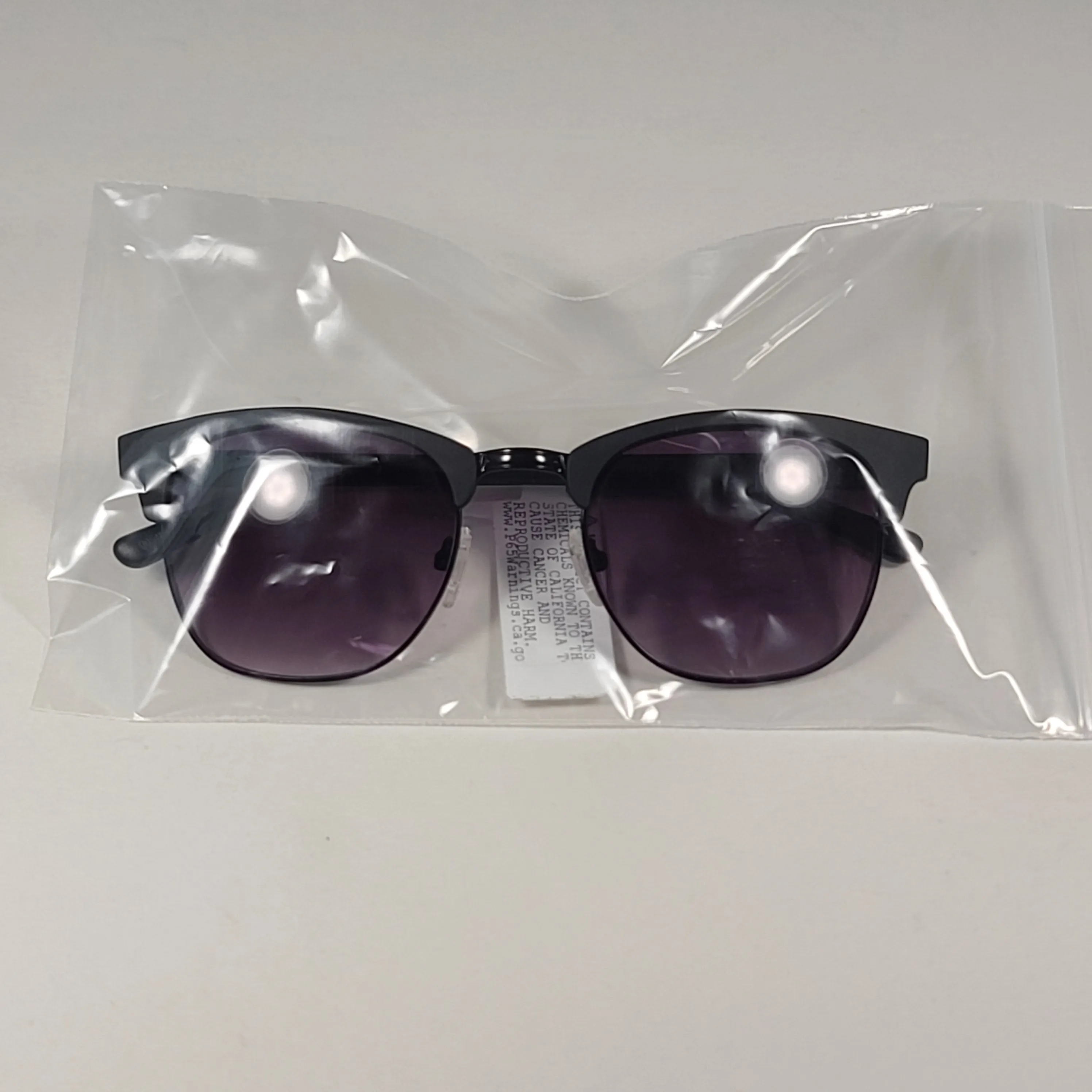 Guess Square Club Sunglasses Matte Black Frame Smoke Gradient Lens GF0170 02B