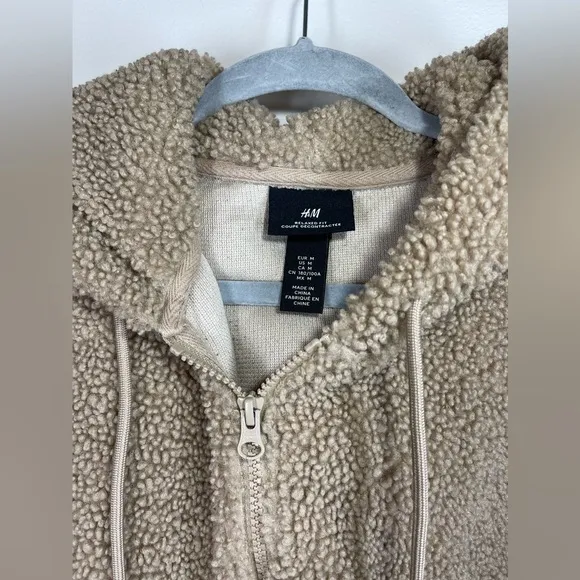 H&amp;M Women’s Hooded Teddy Sherpa Tan Nude Jacket Size Medium