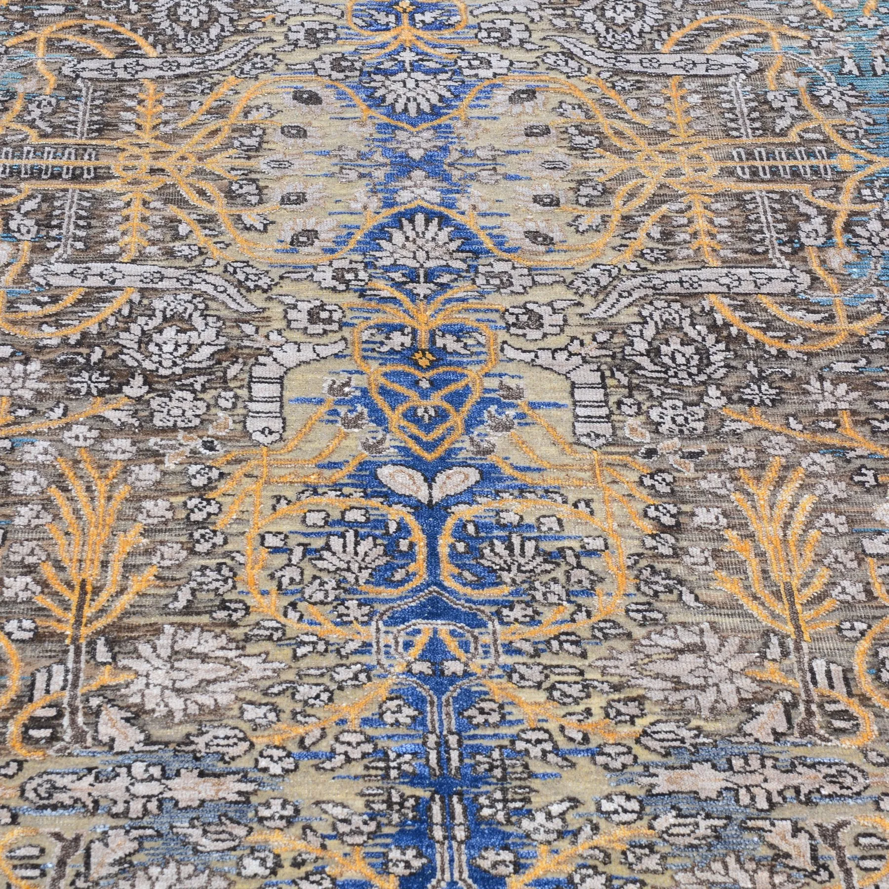 Hand-Knotted Abstract Design Wool/Silk Rug (Size 5.0 X 7.0) Brral-6531