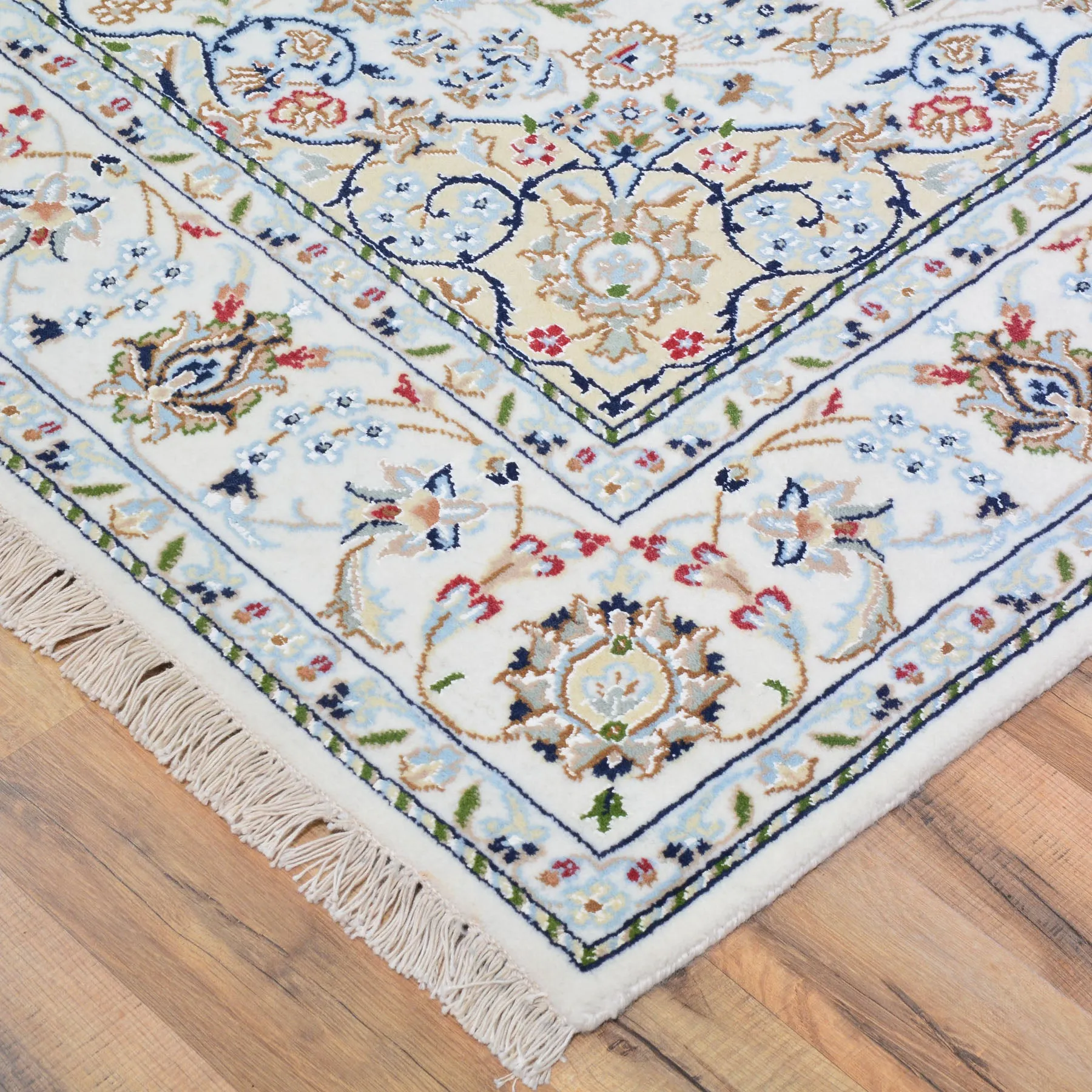 Hand-Knotted Fine Wool and Silk Traditional Nain Design Handmade Rug (Size 4.7 X 6.10) Cwral-9783