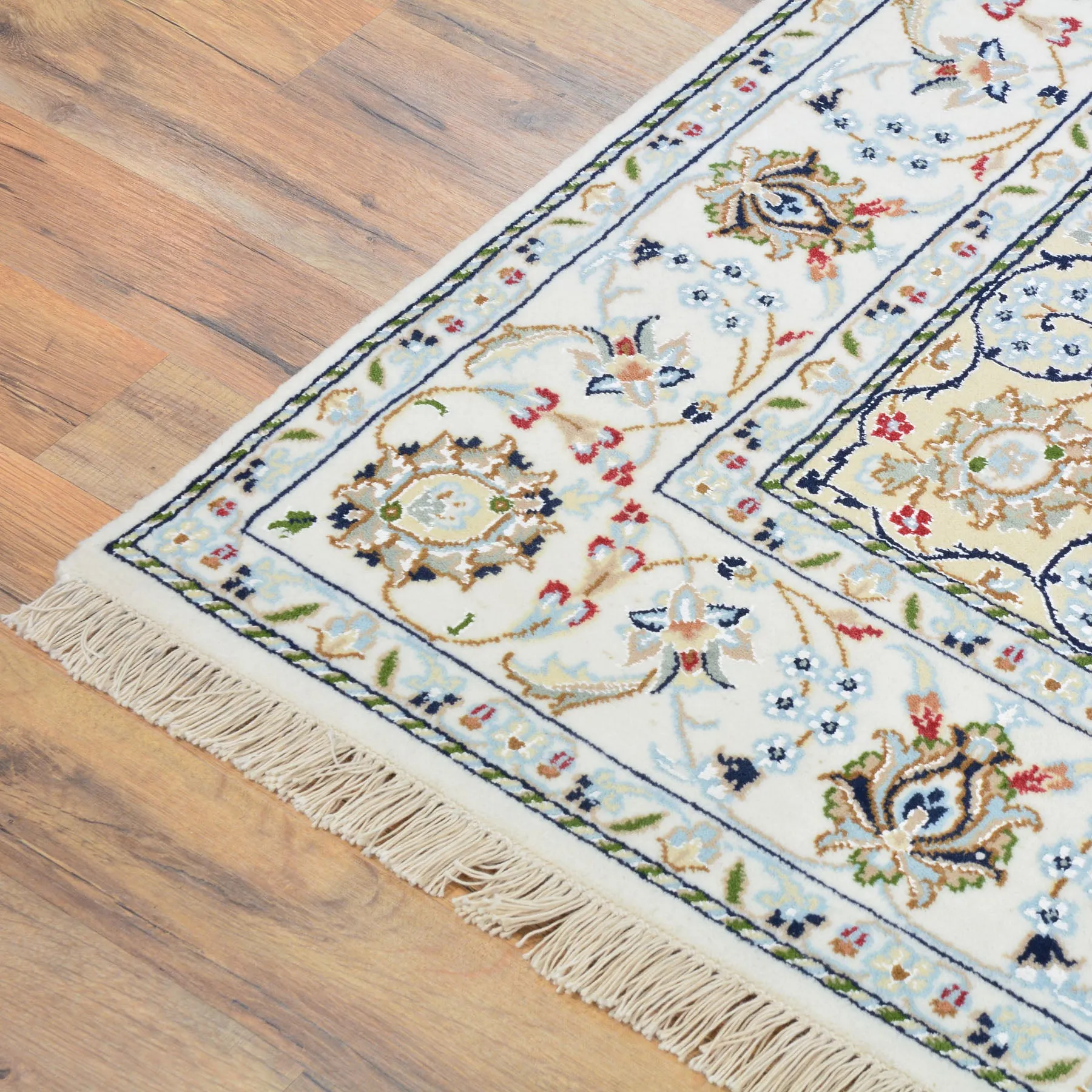 Hand-Knotted Fine Wool and Silk Traditional Nain Design Handmade Rug (Size 4.7 X 6.10) Cwral-9783
