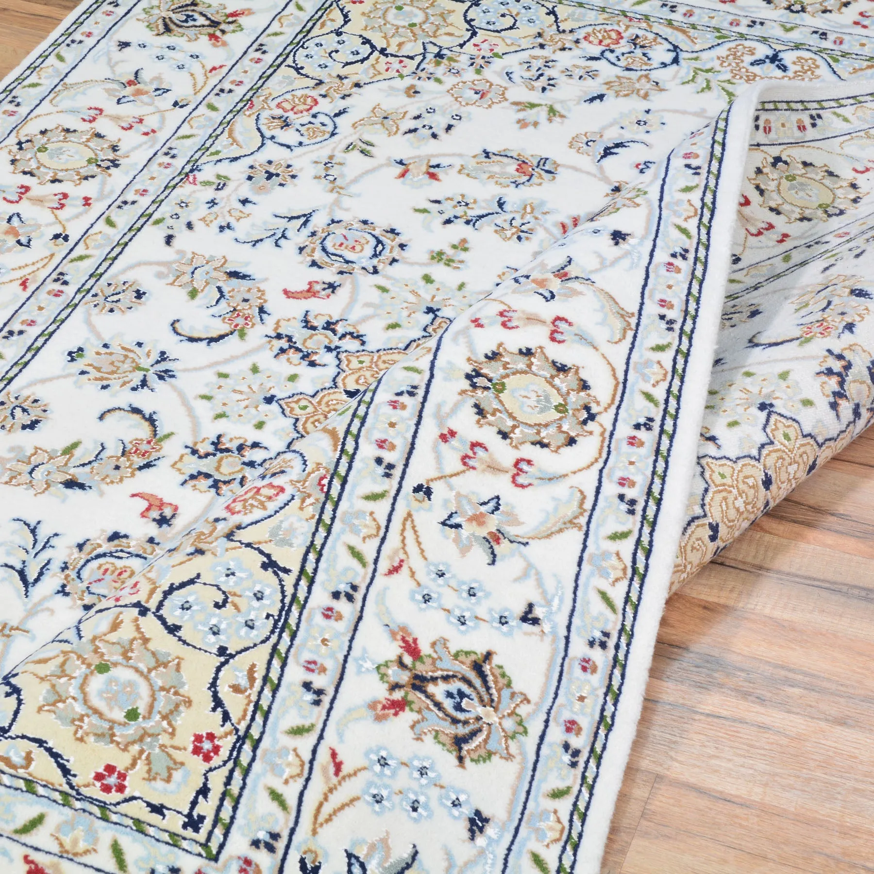 Hand-Knotted Fine Wool and Silk Traditional Nain Design Handmade Rug (Size 4.7 X 6.10) Cwral-9783
