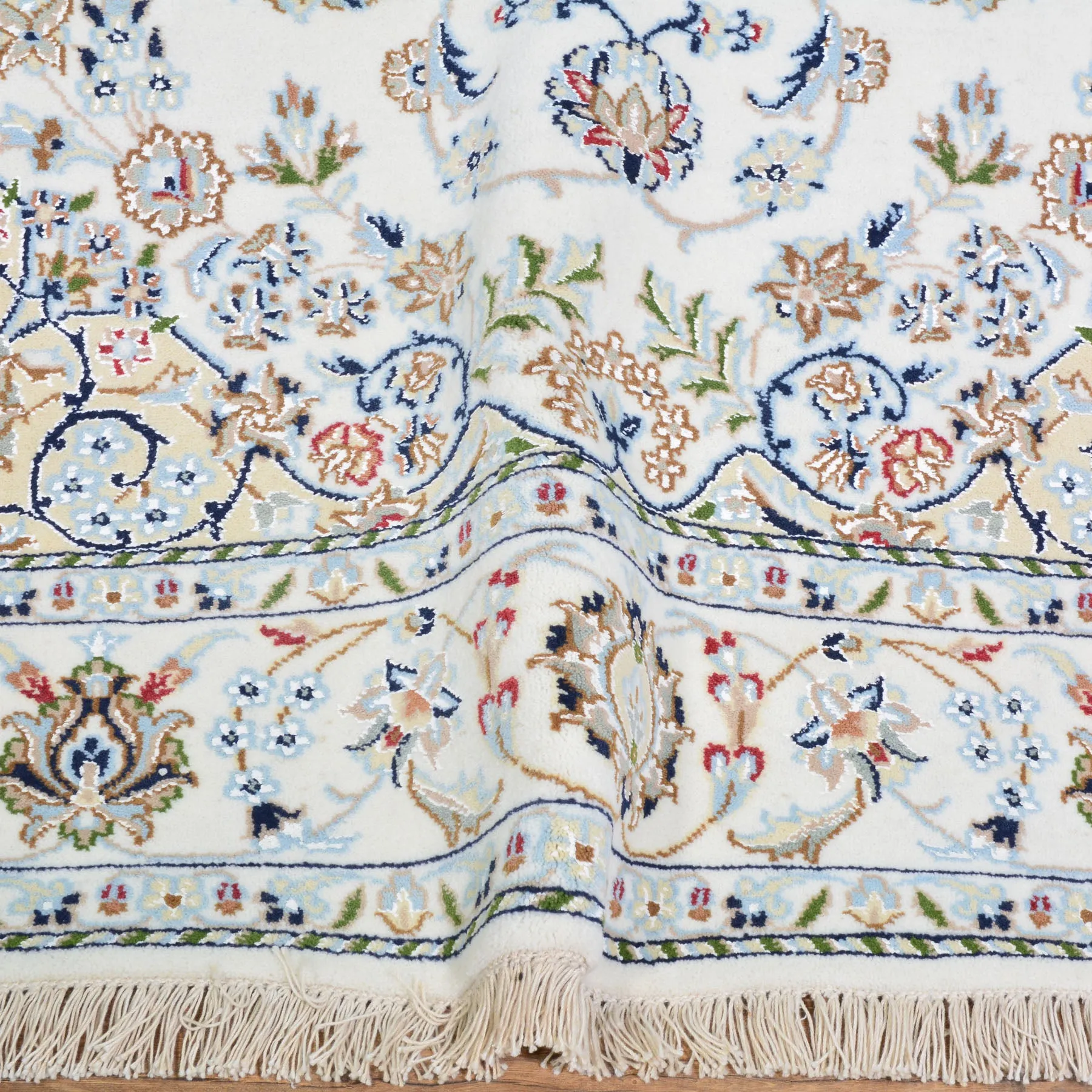 Hand-Knotted Fine Wool and Silk Traditional Nain Design Handmade Rug (Size 4.7 X 6.10) Cwral-9783