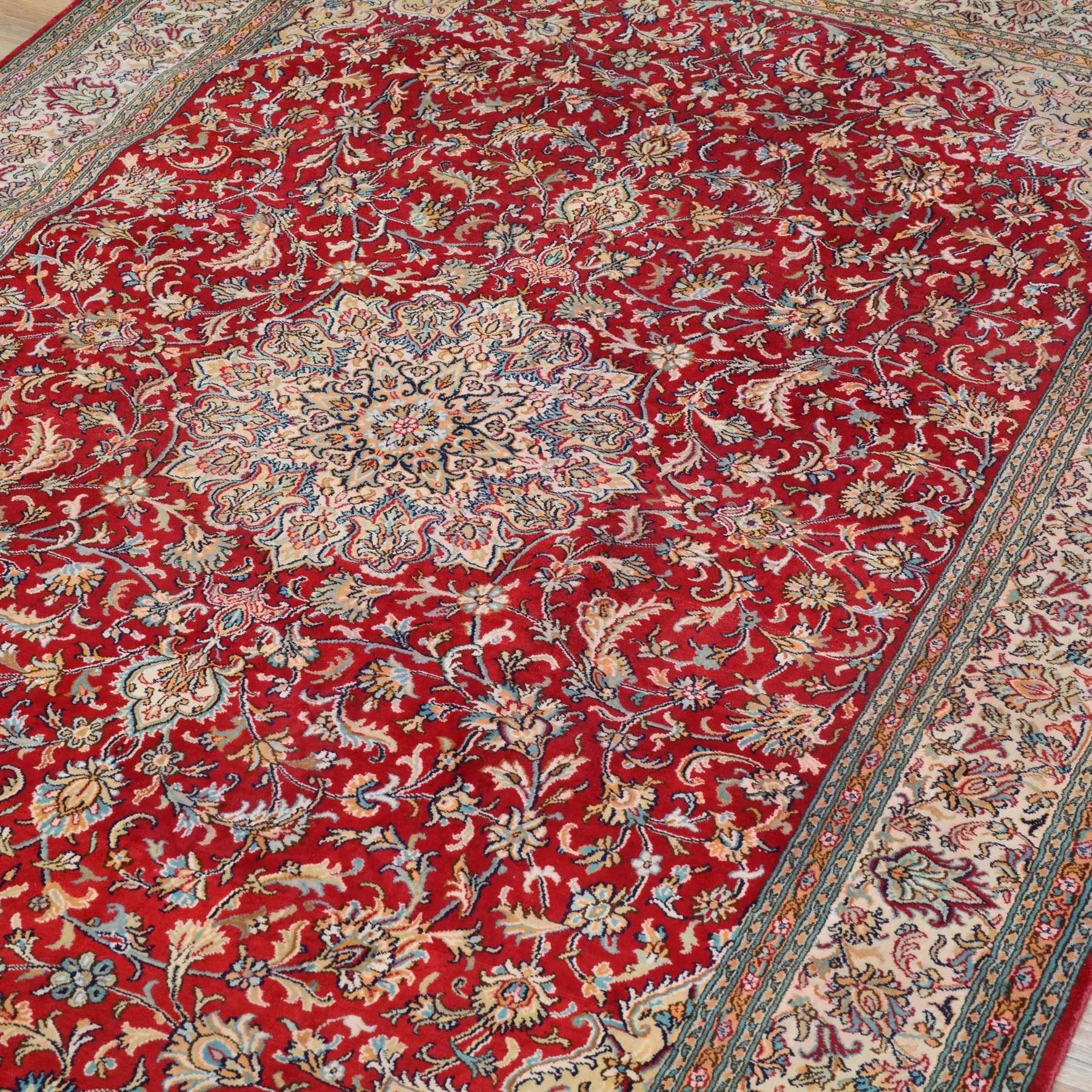 Hand-Knotted Kashmiri Silk Traditional Design Handmade Rug (Size 3.11 X 6.2) Cwral-11127