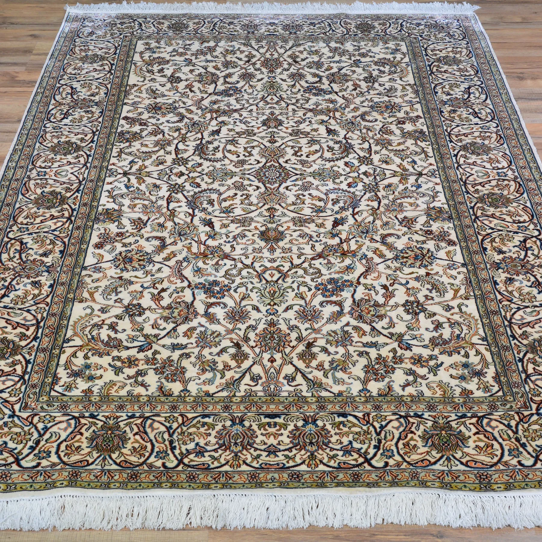 Hand-Knotted Kashmiri Silk Traditional Design Handmade Rug (Size 4.1 X 6.2) Cwral-11124