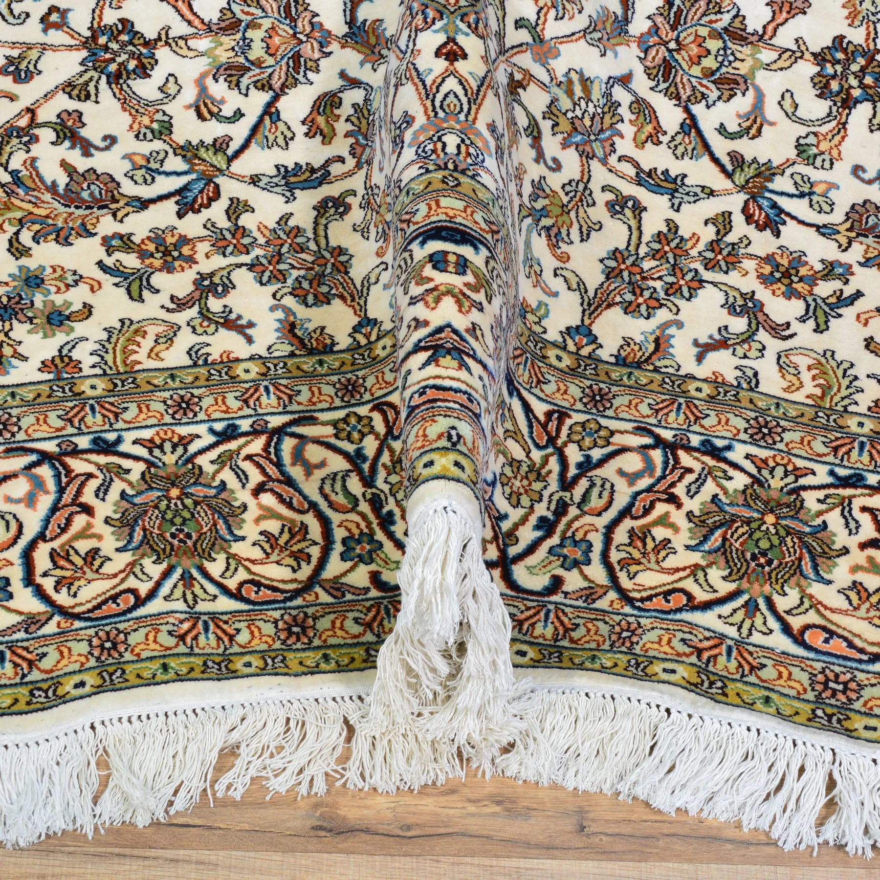 Hand-Knotted Kashmiri Silk Traditional Design Handmade Rug (Size 4.1 X 6.2) Cwral-11124