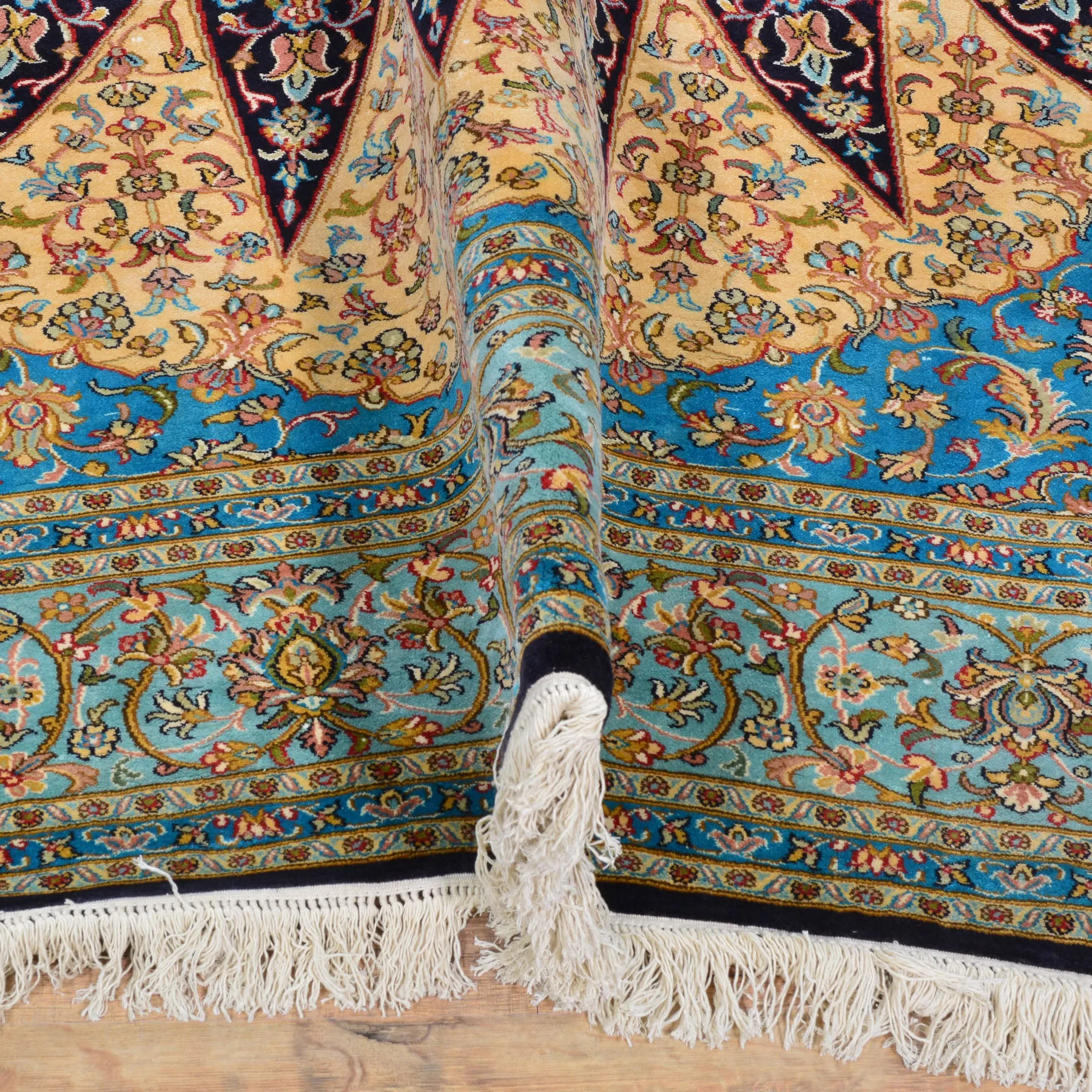 Hand-Knotted Kashmiri Silk Traditional Design Handmade Rug (Size 6.3 X 8.8) Cwral-11121