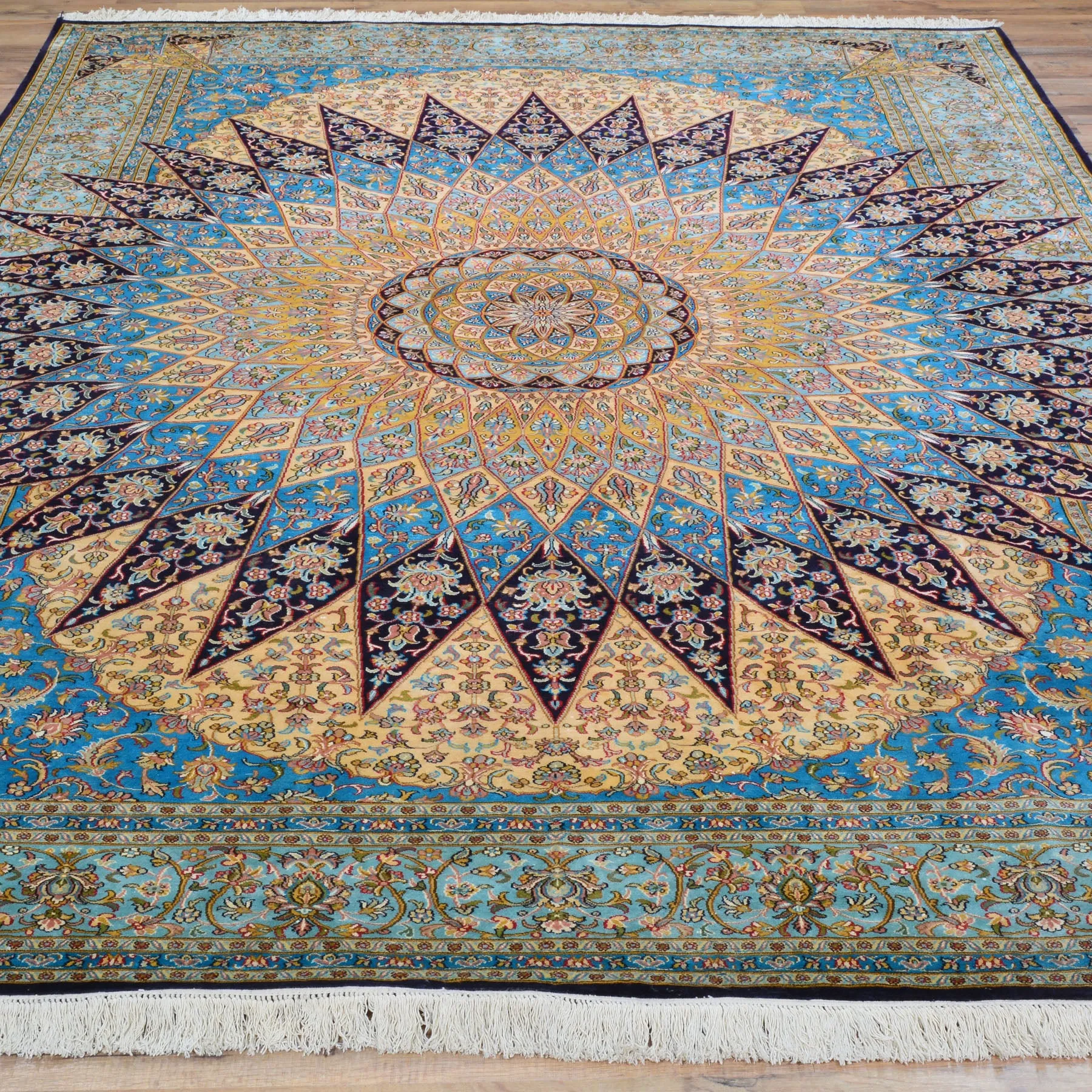 Hand-Knotted Kashmiri Silk Traditional Design Handmade Rug (Size 6.3 X 8.8) Cwral-11121