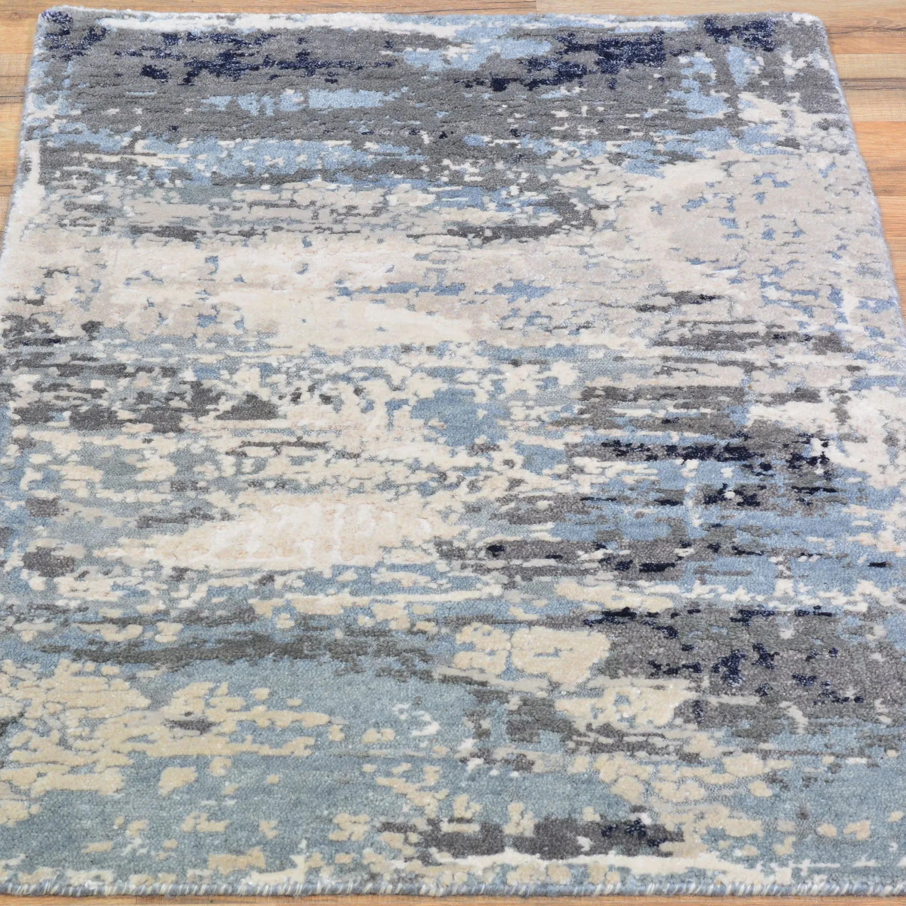 Hand-Knotted Oriental Modern Design Handmade Wool & Silk  Rug (Size 2.1 X 3.0) Cwral-8430