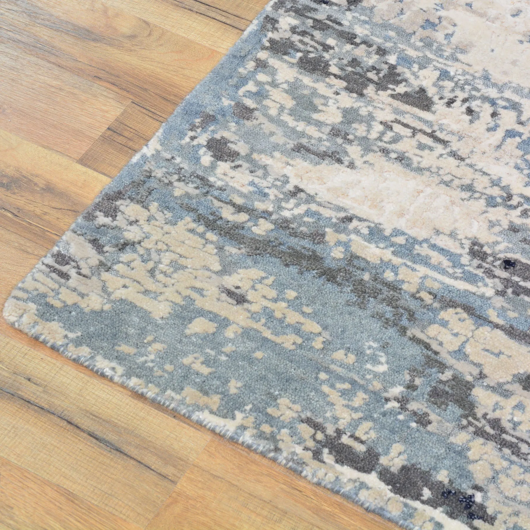 Hand-Knotted Oriental Modern Design Handmade Wool & Silk  Rug (Size 2.1 X 3.0) Cwral-8430