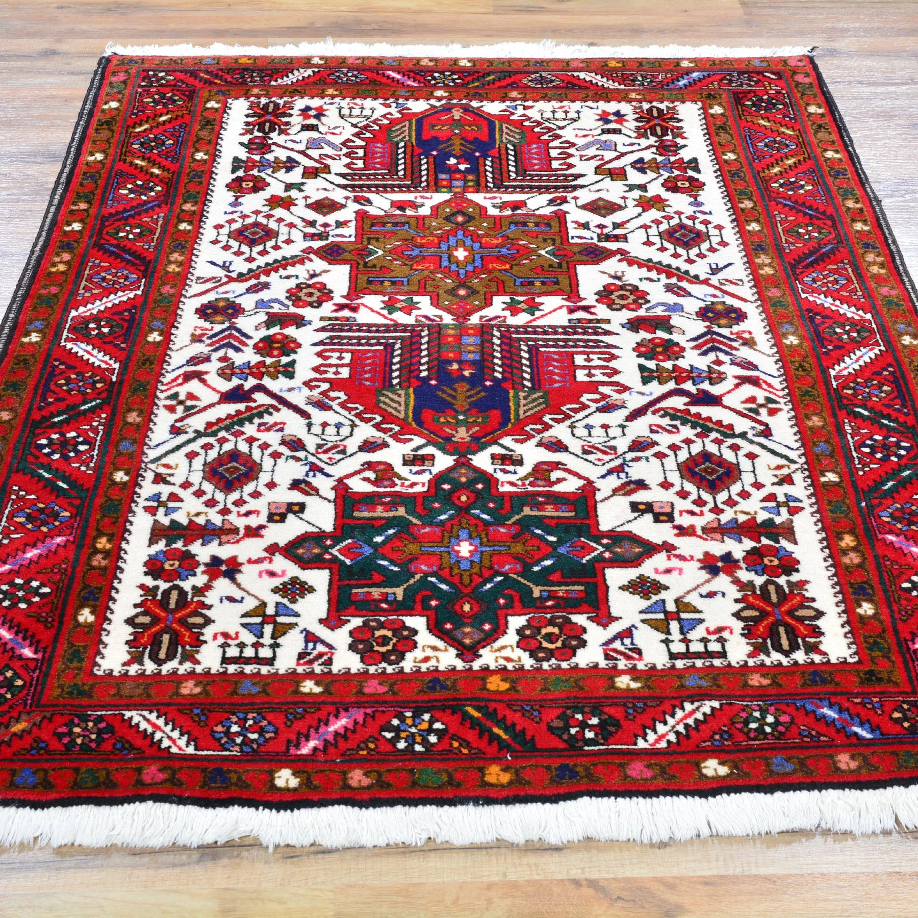 Hand-Knotted Oriental Tribal Traditional Design Handmade Wool Rug (Size 3.10 X 5.5) Brral-4713