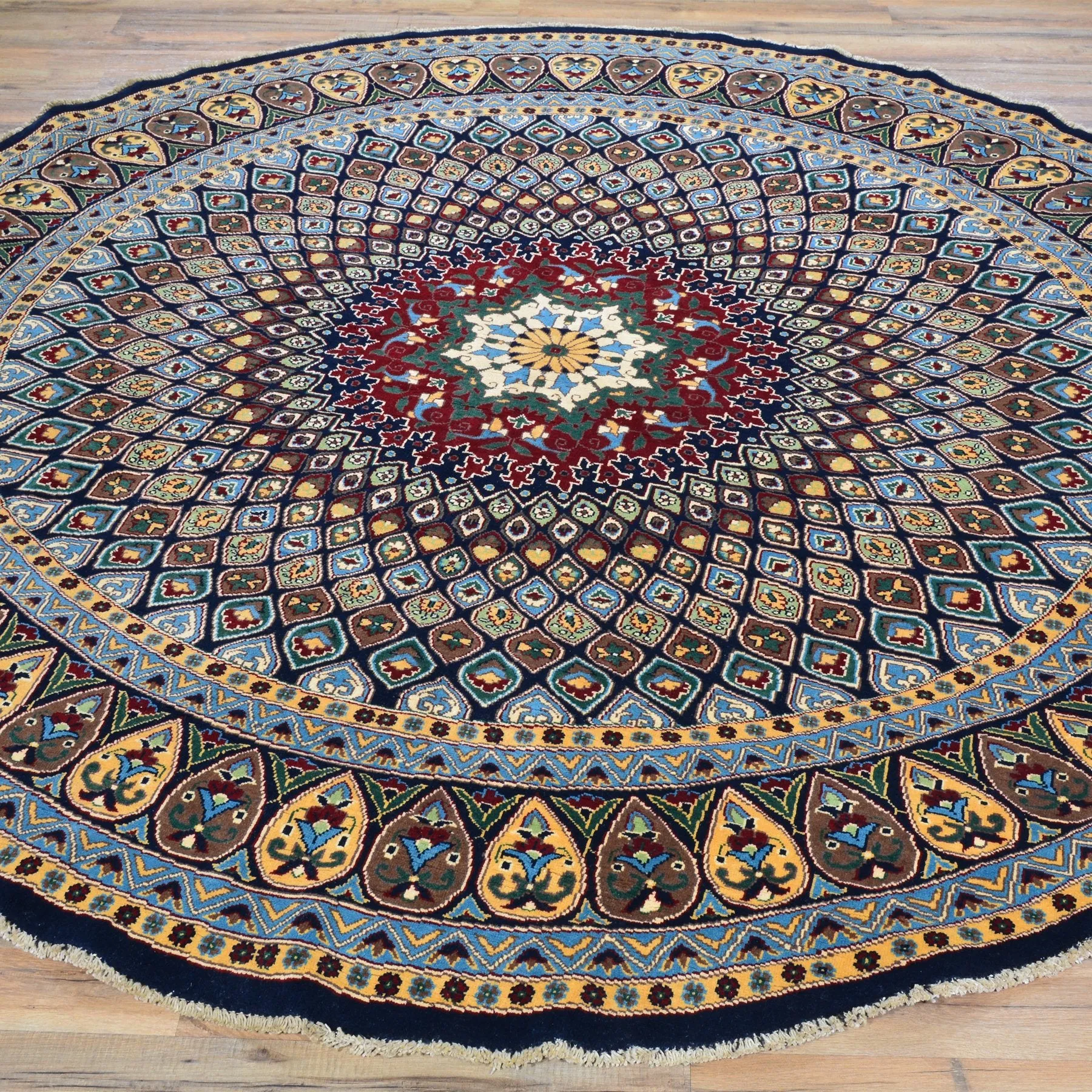 Hand-Knotted Round Peshawar Wool Handmade Rug (Size 8.3 X 8.3) Brral-6471