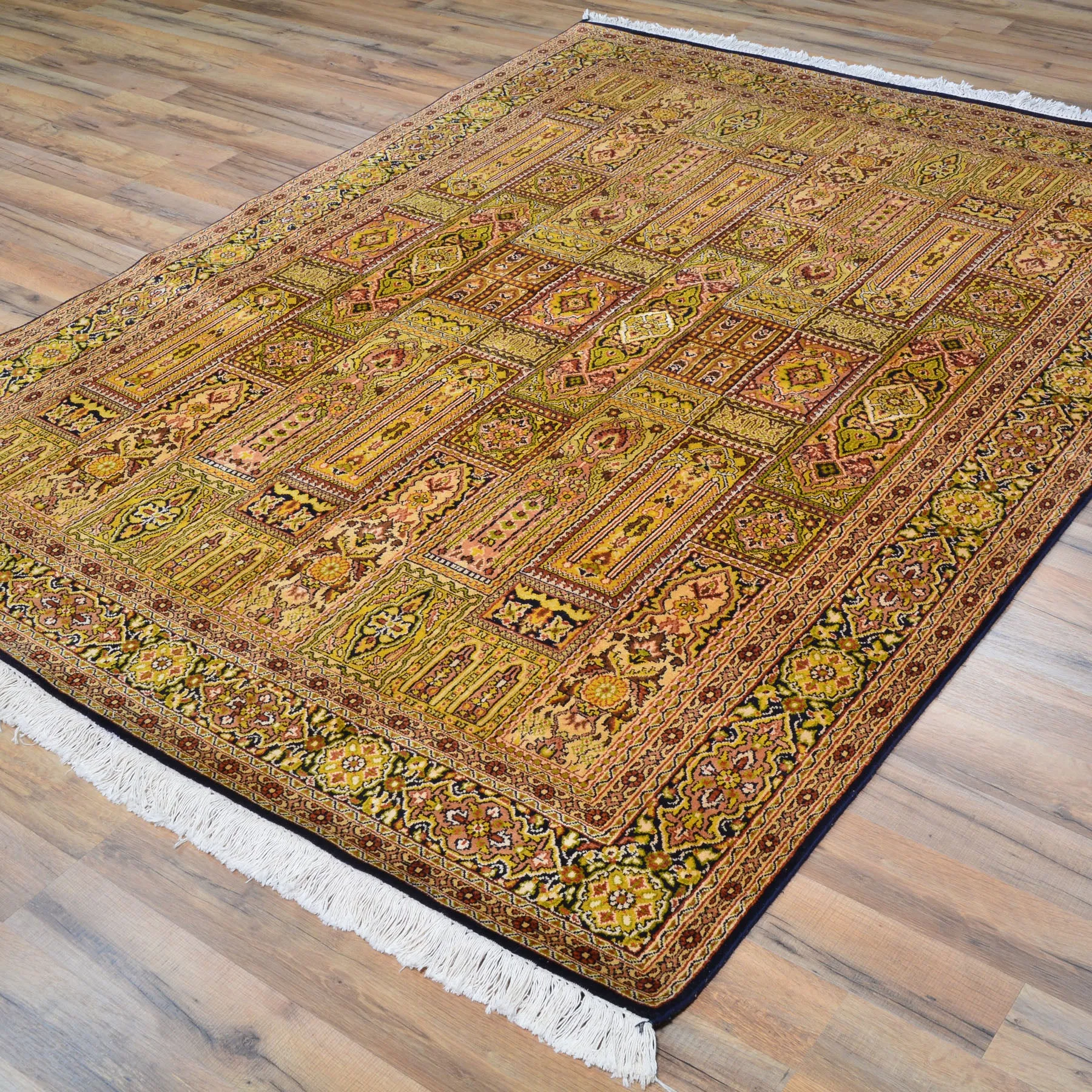 Hand-Knotted Traditional Design Kashmiri Silk Handmade Rug (Size 5.0 X 6.11) Cwral-9213