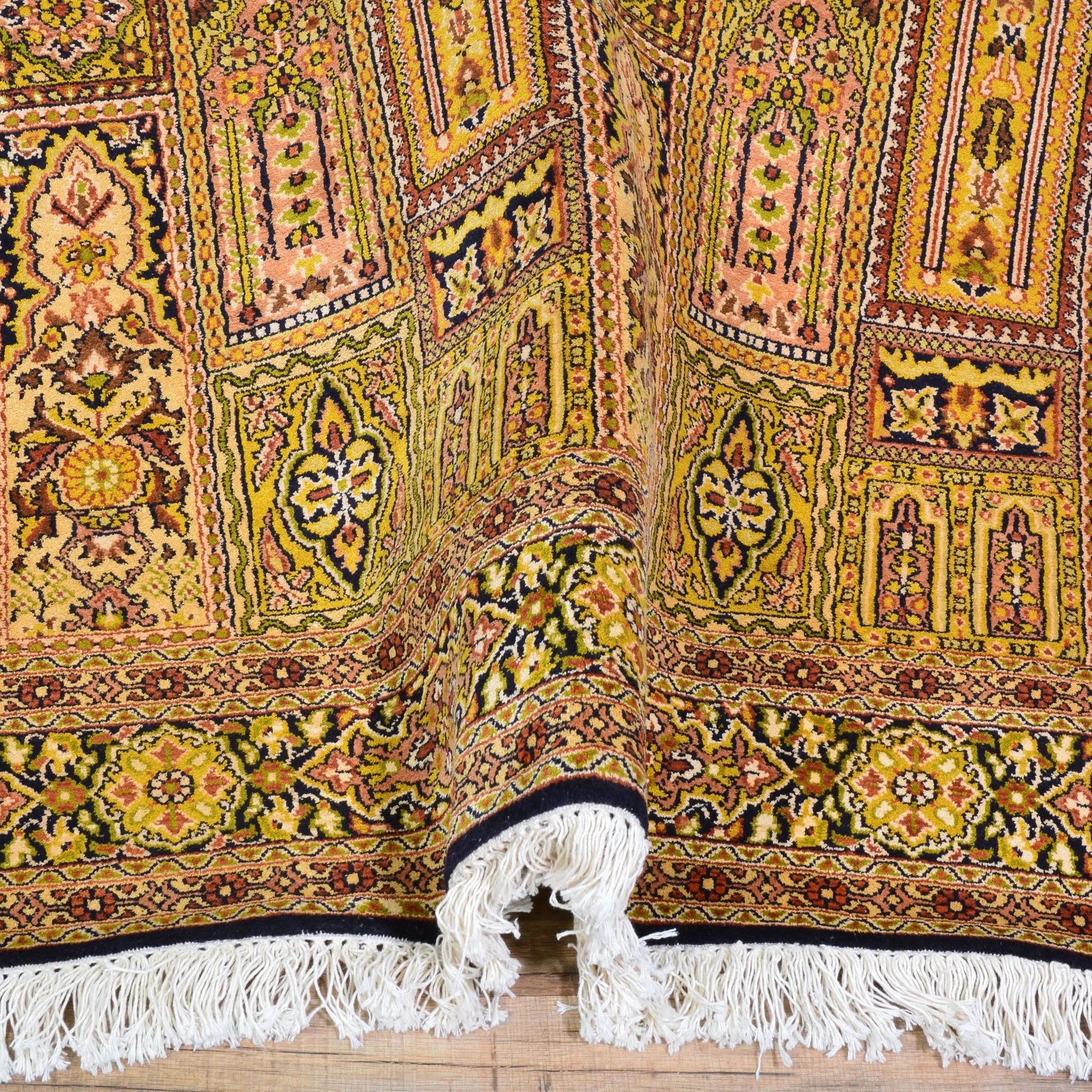 Hand-Knotted Traditional Design Kashmiri Silk Handmade Rug (Size 5.0 X 6.11) Cwral-9213