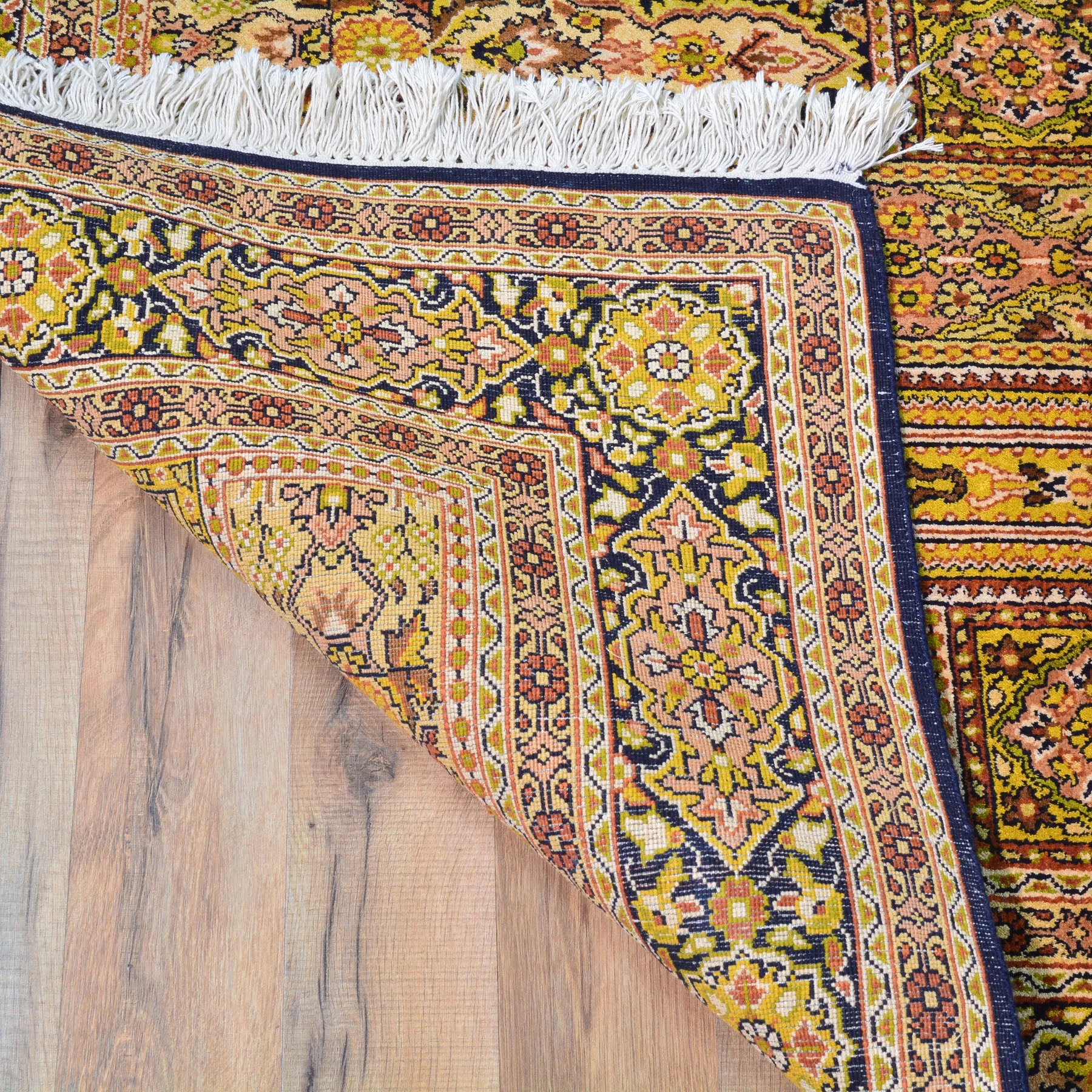 Hand-Knotted Traditional Design Kashmiri Silk Handmade Rug (Size 5.0 X 6.11) Cwral-9213
