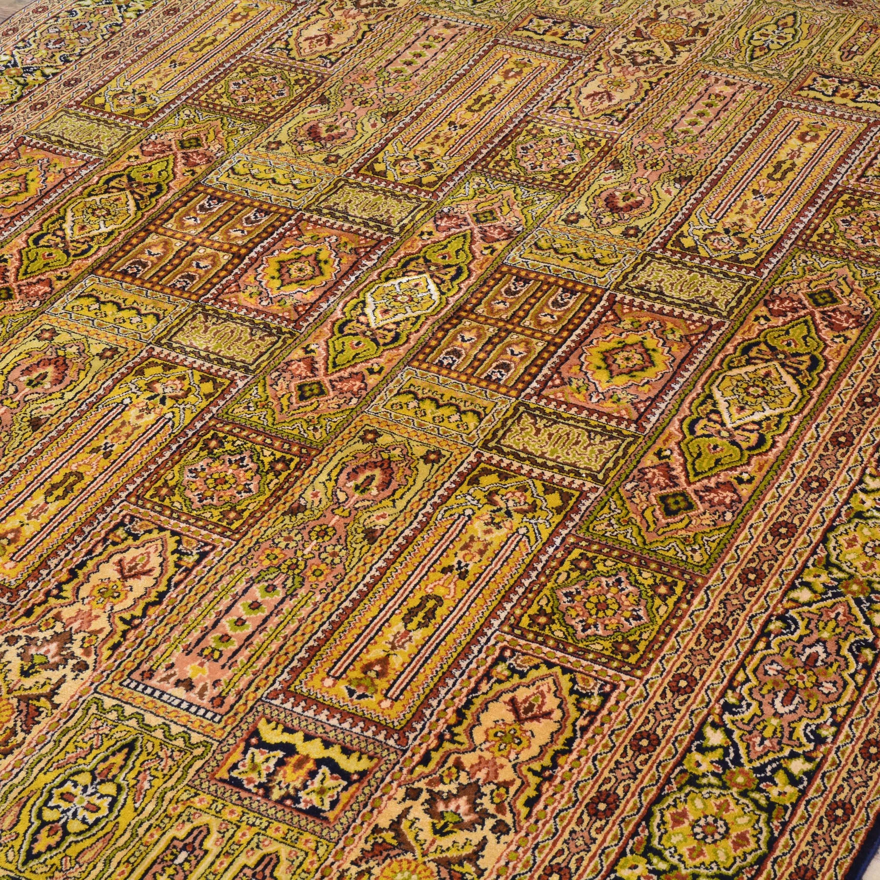 Hand-Knotted Traditional Design Kashmiri Silk Handmade Rug (Size 5.0 X 6.11) Cwral-9213