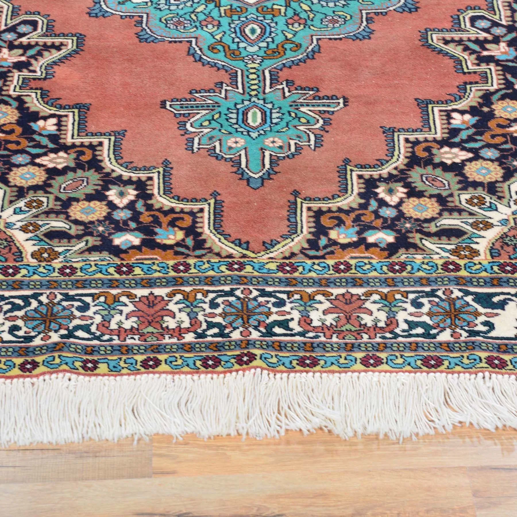 Hand-Knotted Traditional Geometric Design Wool Rug (Size 4.2 X 6.10) Cwral-831