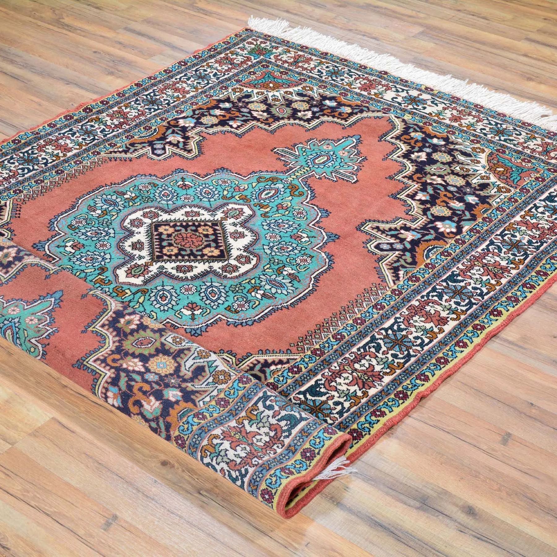 Hand-Knotted Traditional Geometric Design Wool Rug (Size 4.2 X 6.10) Cwral-831