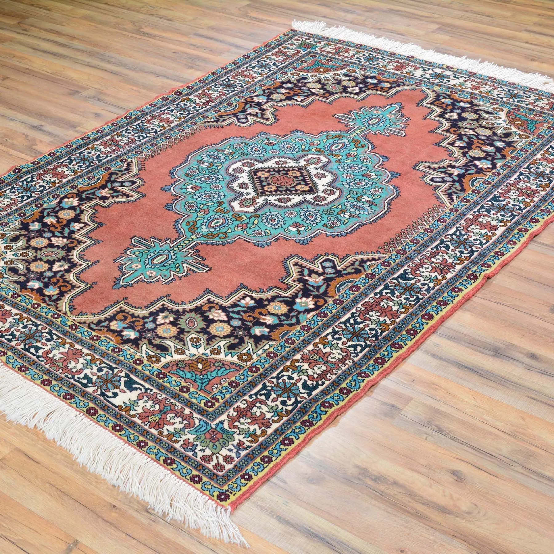 Hand-Knotted Traditional Geometric Design Wool Rug (Size 4.2 X 6.10) Cwral-831