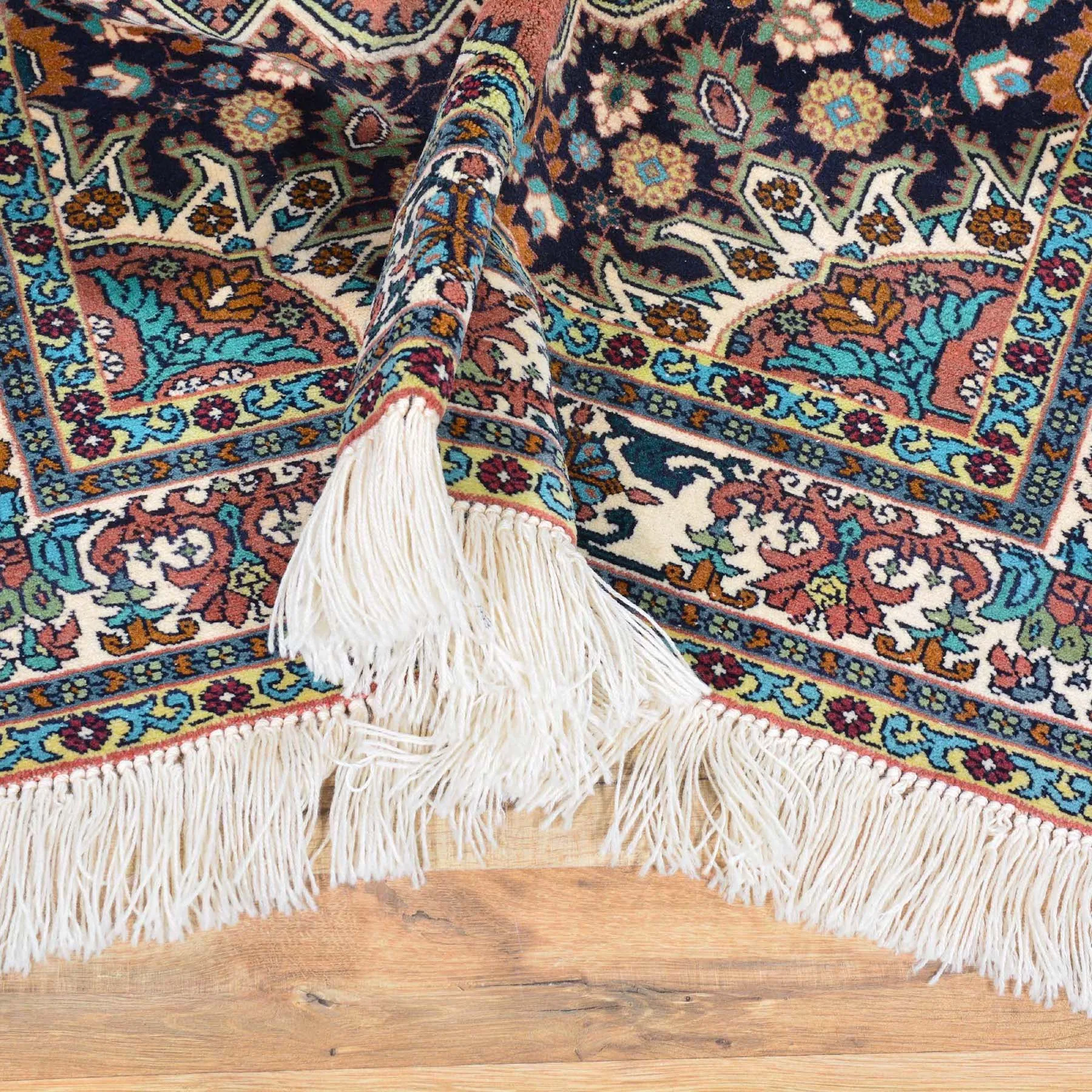 Hand-Knotted Traditional Geometric Design Wool Rug (Size 4.2 X 6.10) Cwral-831
