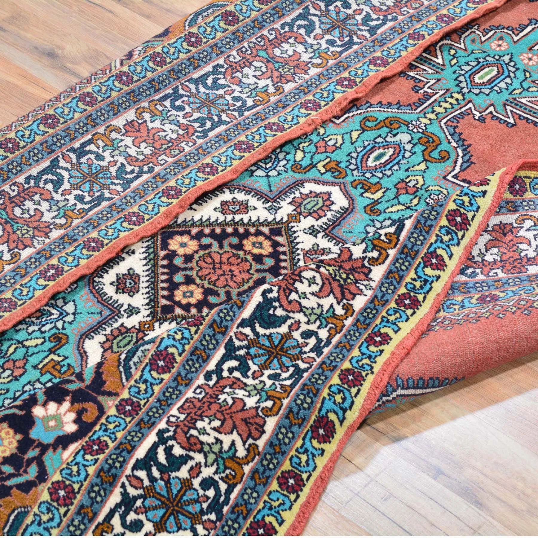 Hand-Knotted Traditional Geometric Design Wool Rug (Size 4.2 X 6.10) Cwral-831