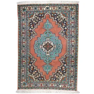 Hand-Knotted Traditional Geometric Design Wool Rug (Size 4.2 X 6.10) Cwral-831